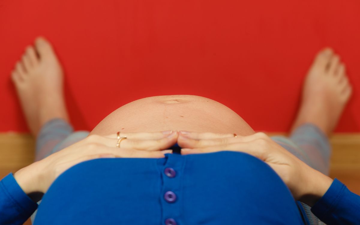 Pregnant Bumps лежит