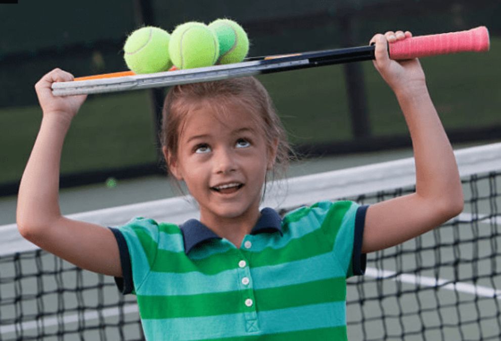 Los niños que practican tenis mejoran su motricidad