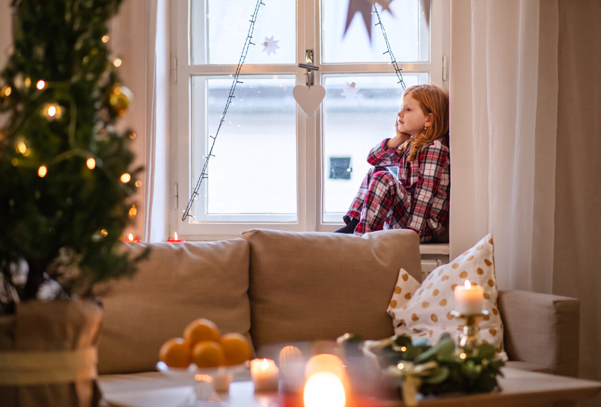 'Pórtate bien, que te está viendo Santa'; ¿es útil decir esto a los niños?