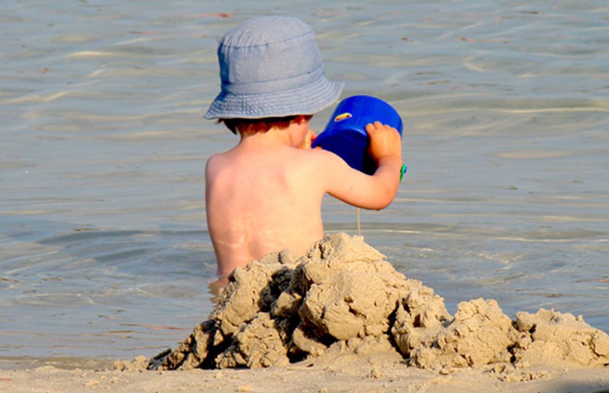 Niños-Playa-Exposición sol