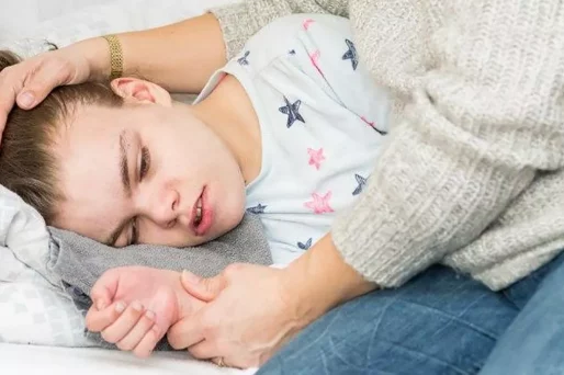 Qué hacer cuando un niño está teniendo convulsiones