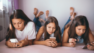 El uso excesivo del celular en adolescentes