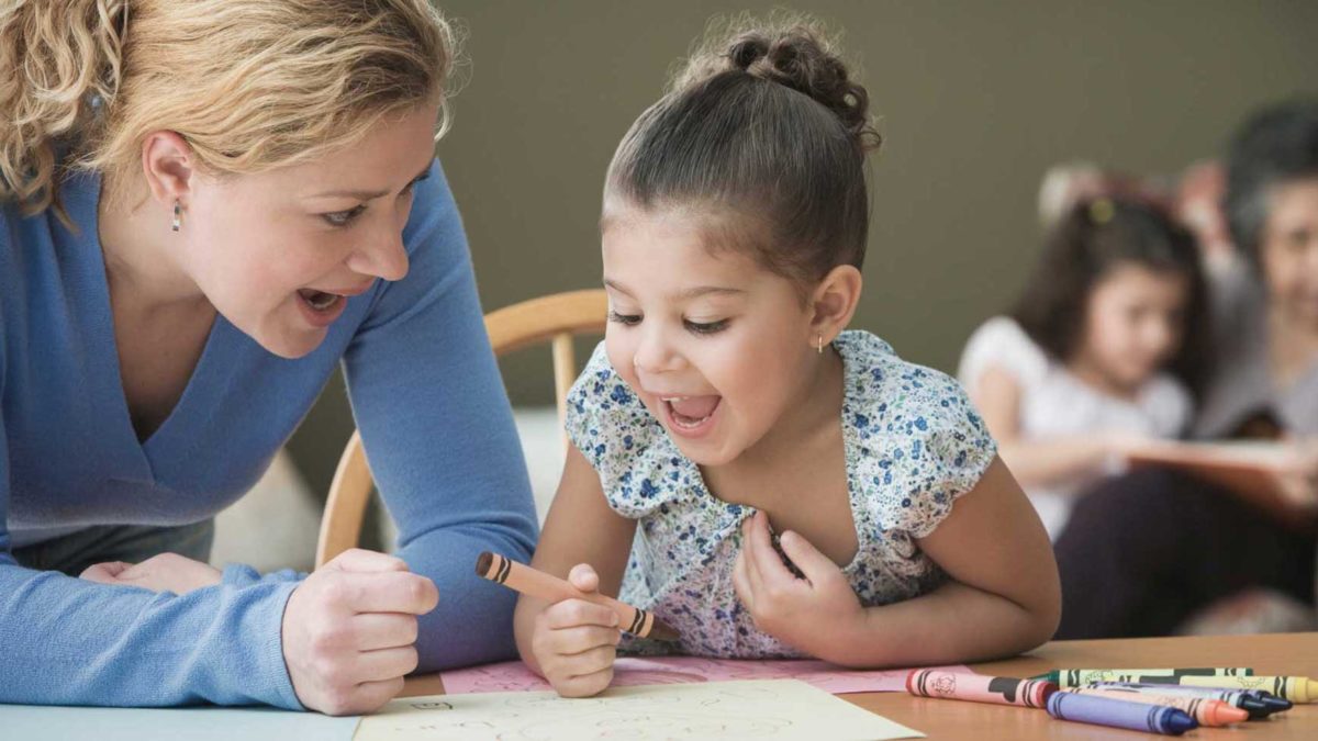 Ayudando a los niños negativos y autocríticos a encontrar su voz positiva