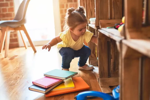 Enséñalo a ordenar y organizar sus juguetes con el método Montessori