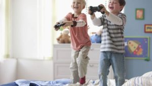 Cuánto tiempo debería permitir a mi hijo jugar con videojuegos